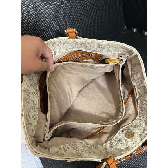 MICHAEL KORS HARPER VANILLA WHITE PVC CHAIN‎ TOTE HAND BAG PURSE Gold Trim Nice - Picture 6 of 13